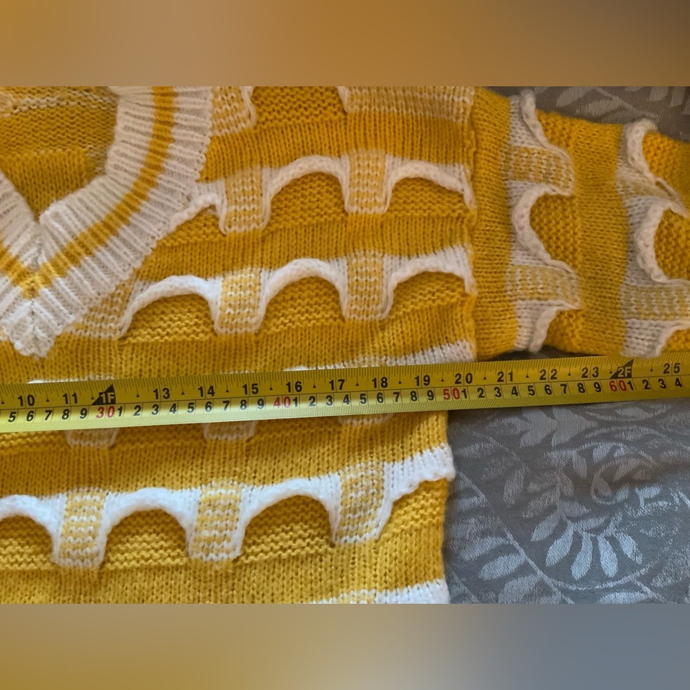 Vintage Textured Yellow and White Women's Sweater - Picture 5 of 6